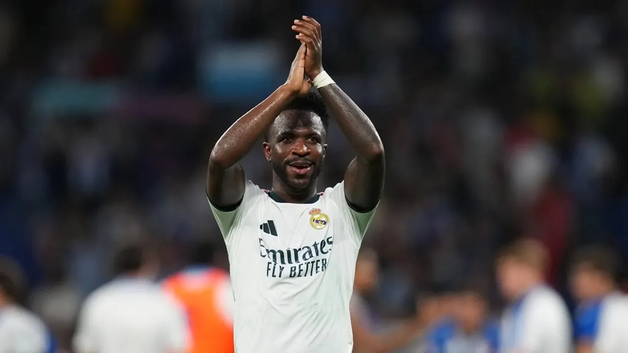 Jose Mourinho Pasang Badan untuk Vinicius: Dia Milik Saya