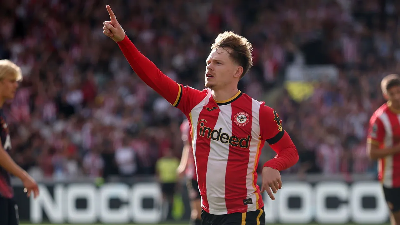 Keane Lewis-Potter Puas Brentford Raih Kemenangan atas Tottenham