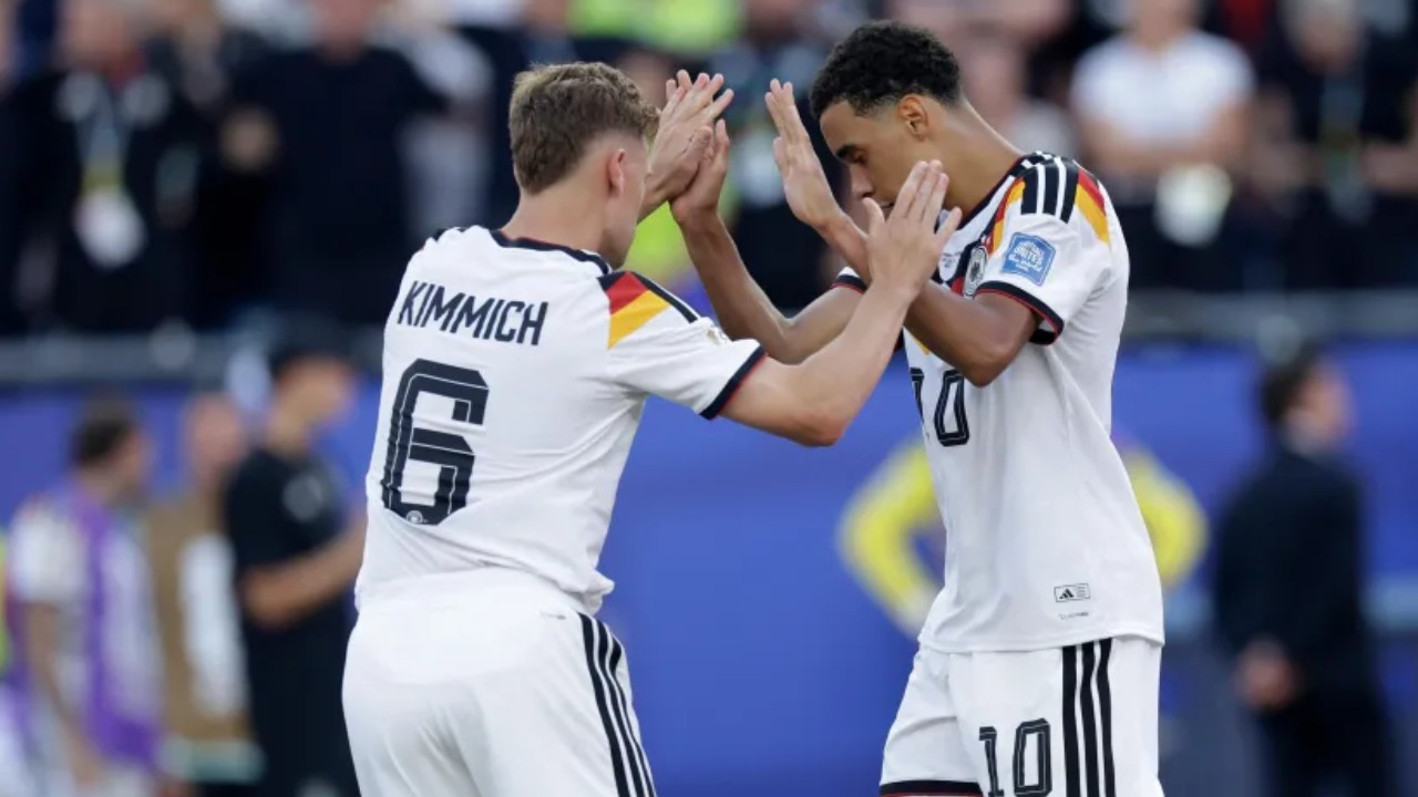 Kimmich Dedikasikan Kemenangan di Piala Super untuk Jamal Musiala