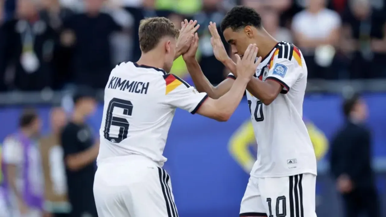 Kimmich Dedikasikan Kemenangan di Piala Super untuk Jamal Musiala