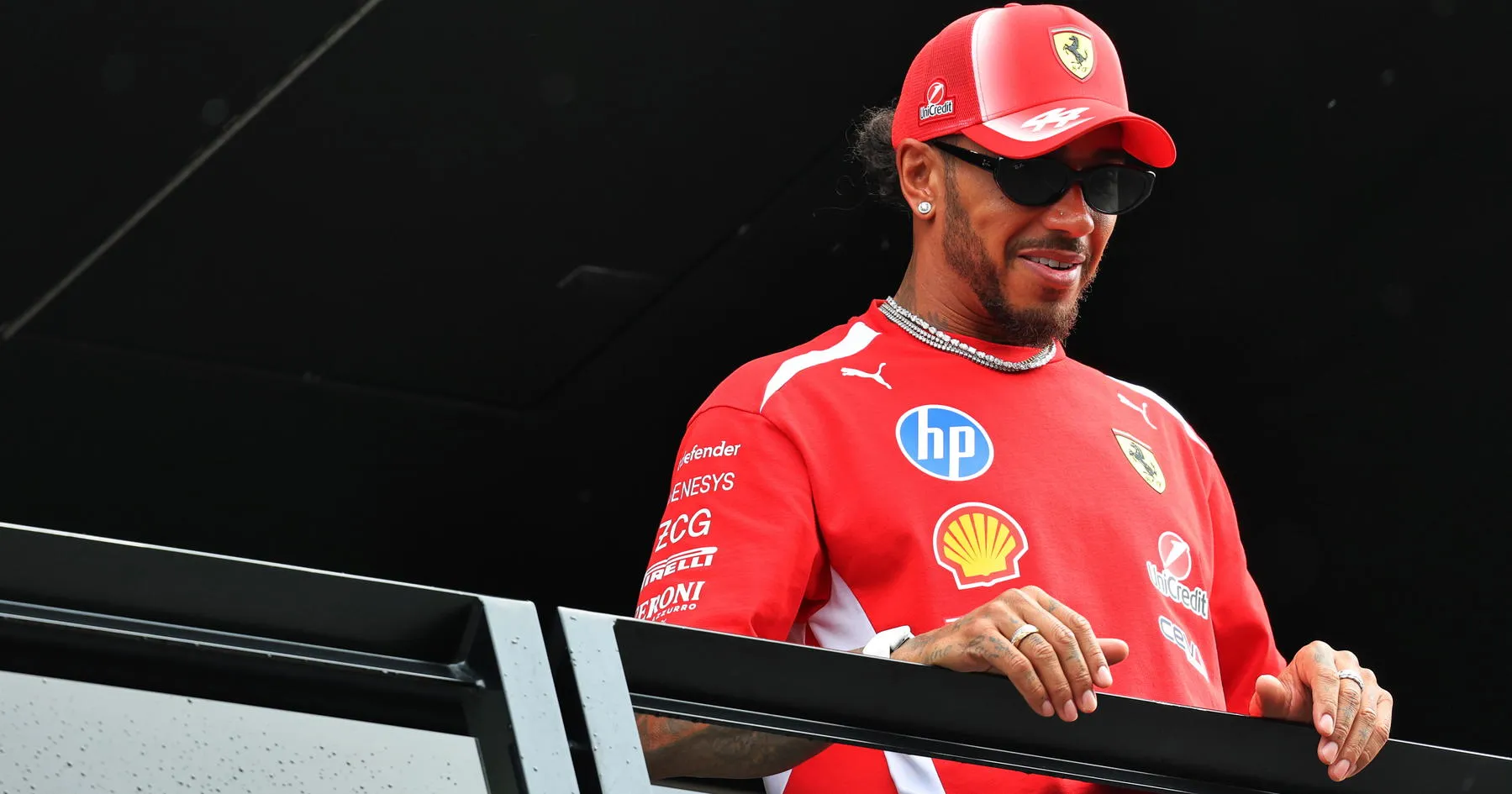 Lewis Hamilton Sebut Ban Penyebab Utama Kebutuhan Perbaikan - sumber: (racingnews365)