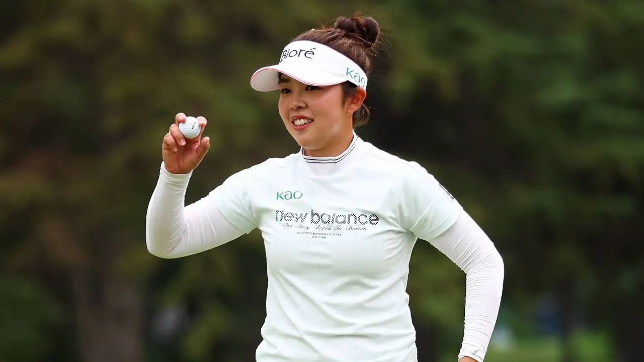 Miyu Yamashita membukukan 5 under 65 di Royal Mayfair Golf Club, Edmonton, Alberta, untuk memimpin klasemen dengan skor 19 under 191. (Foto: Golf Digest)