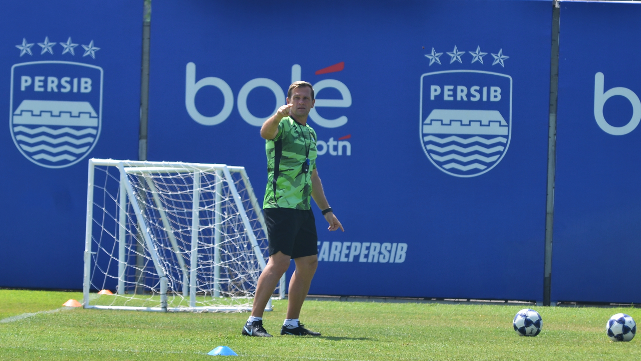 Pelatih Persib Soroti Badai Cedera Pasca Hasil Apik Pramusim