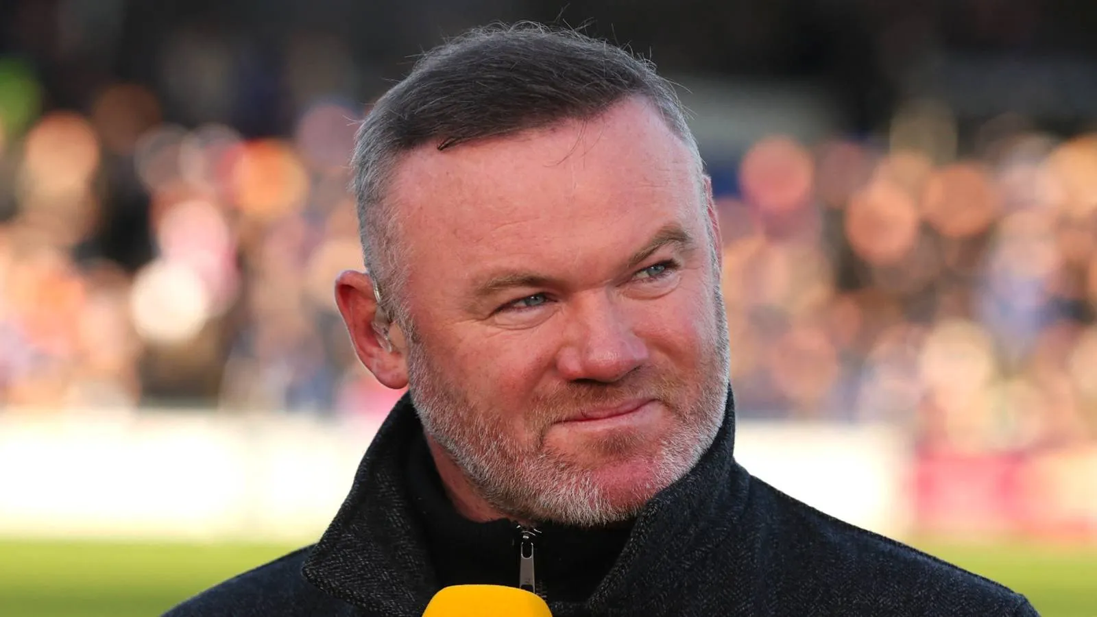 Wayne Rooney Tampil dengan Suara Berbeda di Match of the Day - sumber: (givemesport)
