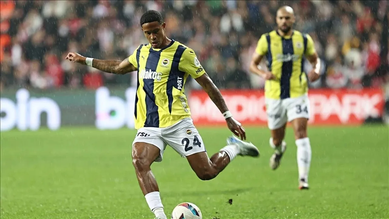 AS Roma Rampungkan Transfer Jayden Oosterwolde dari Fenerbahce