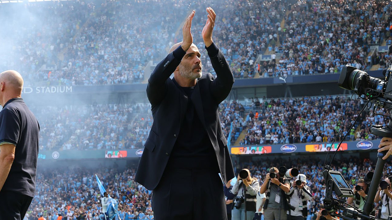 Enzo Maresca Terharu Dapat Sambutan Hangat Fans Man City di Etihad