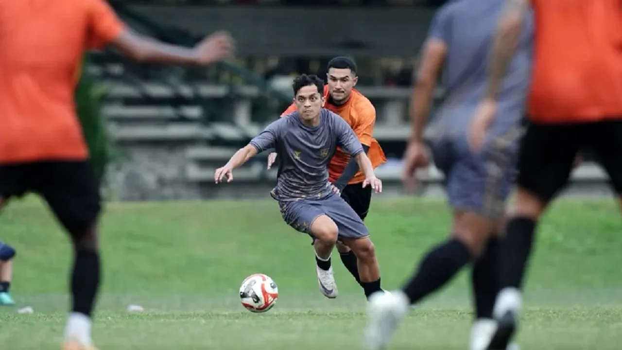 Laga uji coba Garudayaksa FC kontra Borneo FC