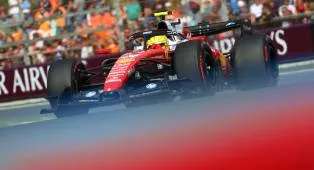 Hamilton Ungkap Kekesalan pada Ferrari Usai Insiden Leclerc