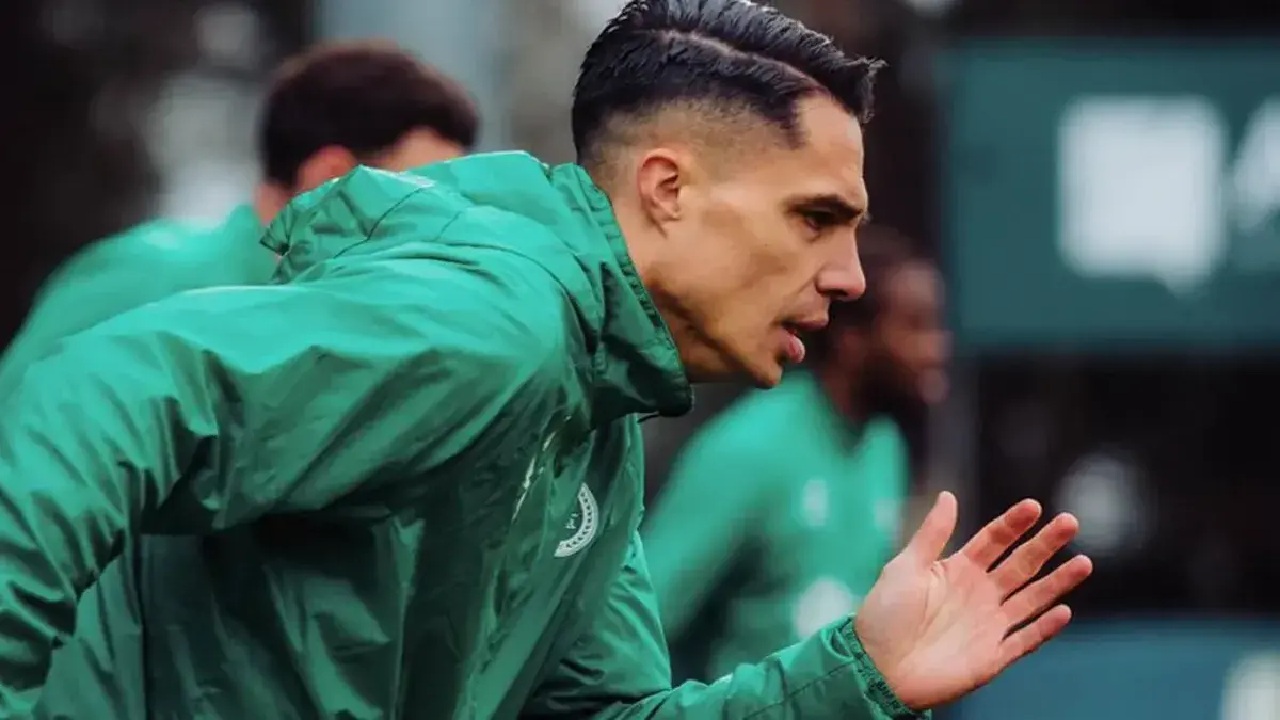 Joey Pelupessy Tampil Solid Saat Lommel SK Hancurkan Westerlo 4-0