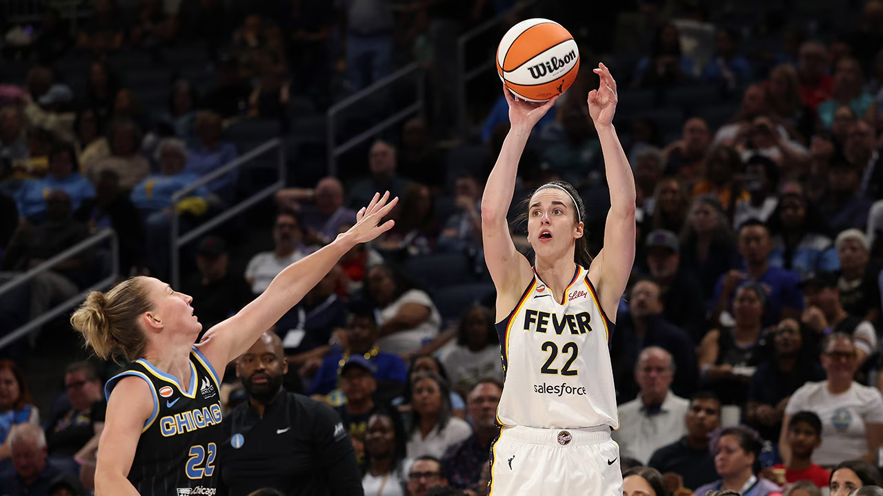 Kelsey Mitchell dan Caitlin Clark Bawa Indiana Fever Kalahkan Chicago Sky