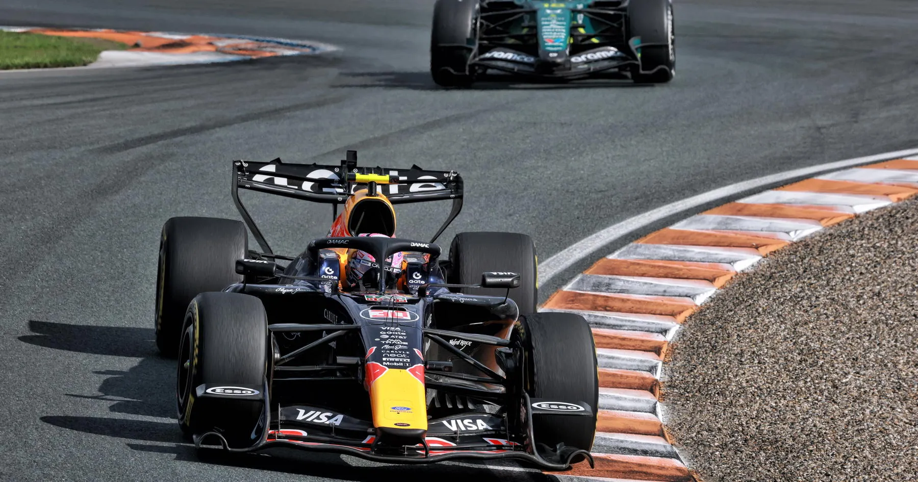 Liam Lawson: Kondisi Lintasan Membuat Kecelakaan Verstappen Tak Terhindarkan - sumber: (racingnews365)