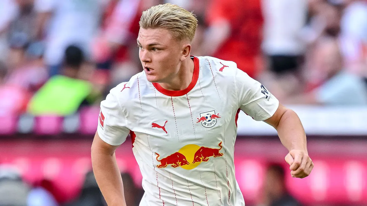 Bahas Potensi Transfer, Leeds Hubungi Agen Conrad Harder