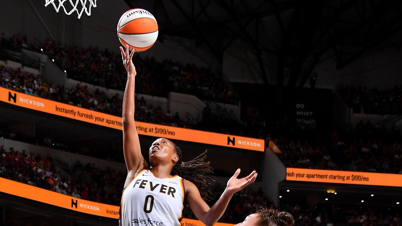 Caitlin Clark Puji Performa Kelsey Mitchell Saat Lawan Sky