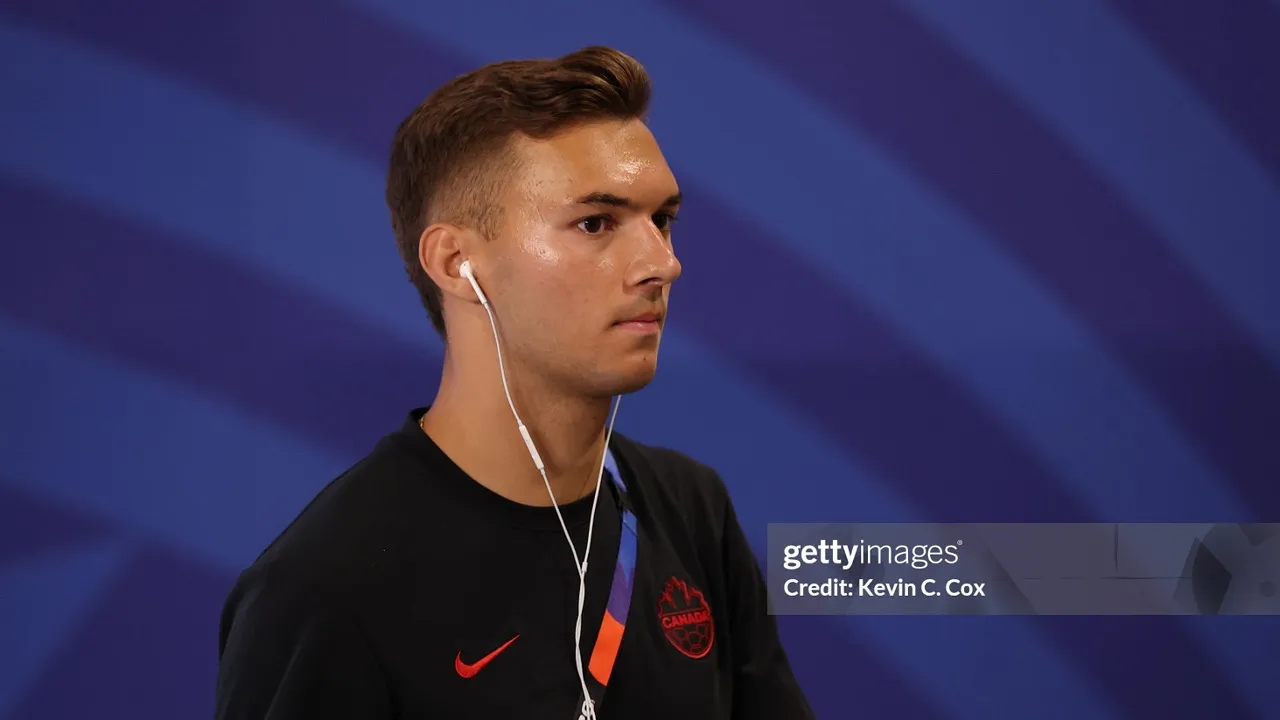 Celtic memimpin perburuan Niko Sigur di tengah persaingan ketat