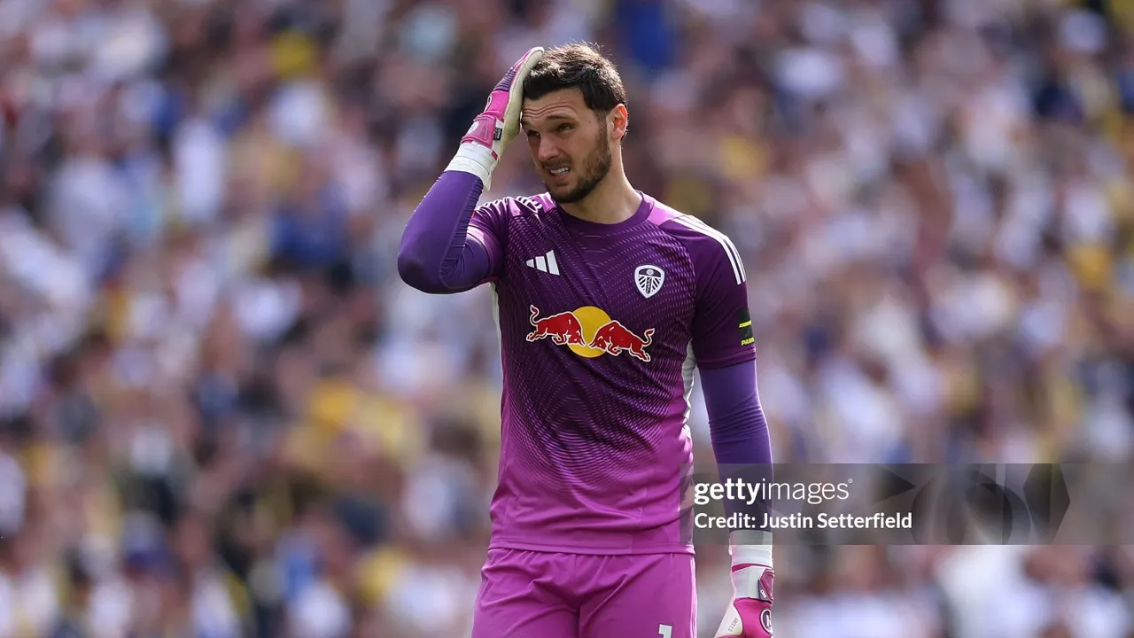 Daniel Farke Tegaskan Lucas Perri Masih Kiper Nomor Dua Leeds