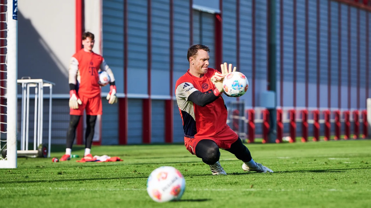 Dapat Perawatan di Sesi Latihan, Manuel Neuer Diduga Alami Cedera