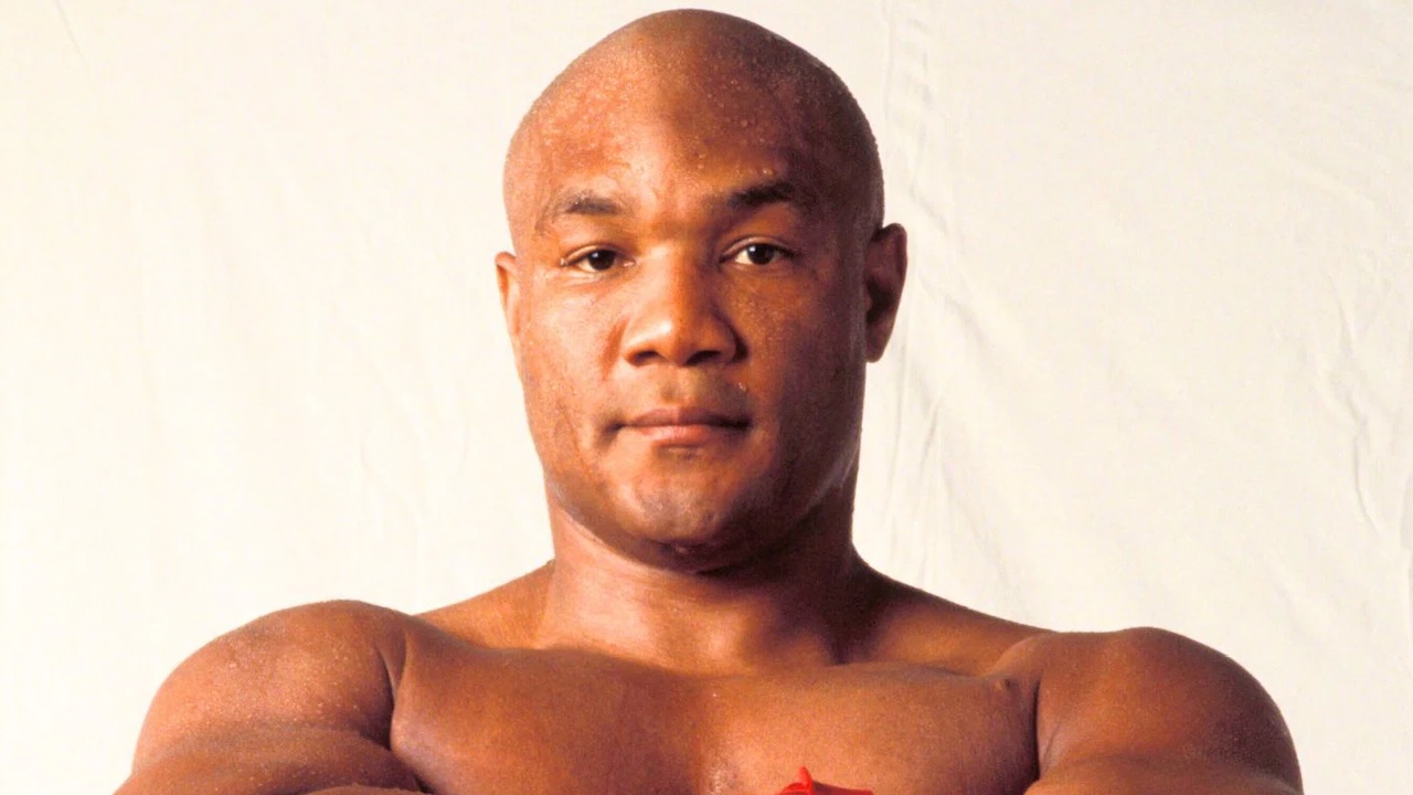 George Foreman Dinilai Terlalu Kuat bagi Oleksandr Usyk