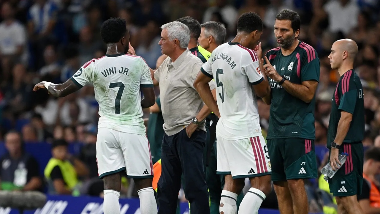 Jose Mourinho Anggap Perlakuan Diterima Vinicius Akibat Ulah Wasit