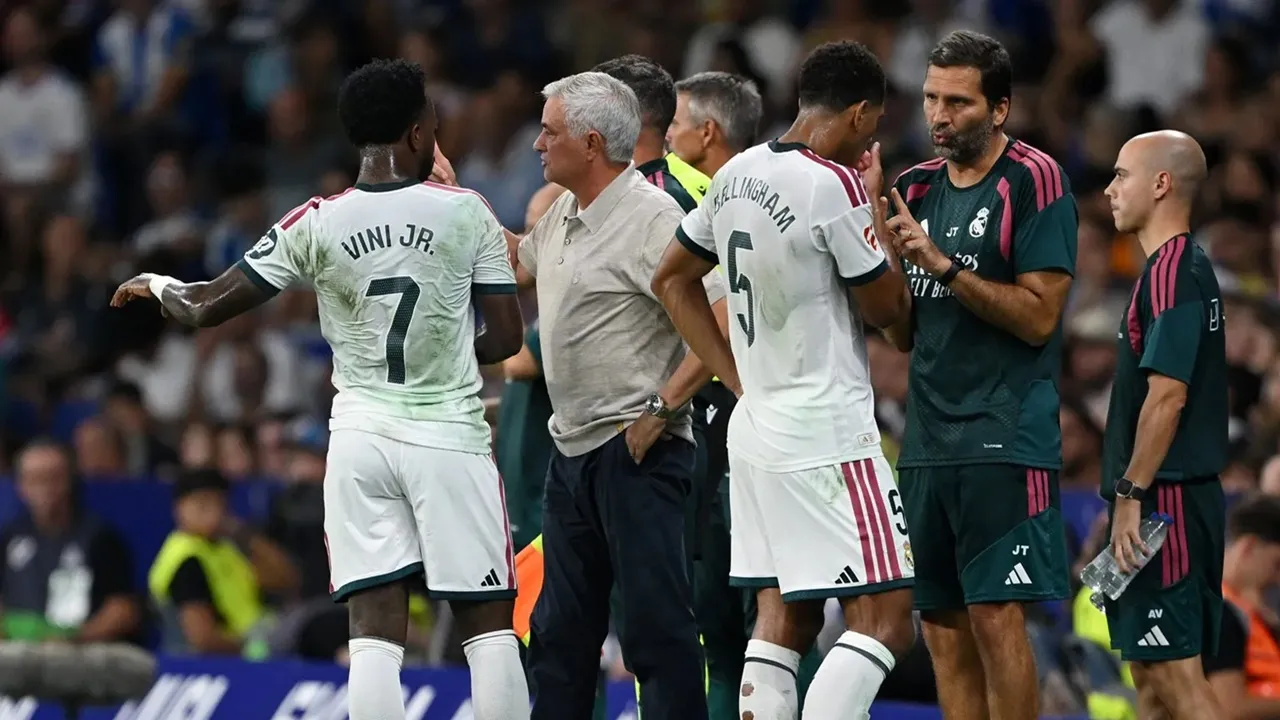 Jose Mourinho Anggap Perlakuan Diterima Vinicius Akibat Ulah Wasit