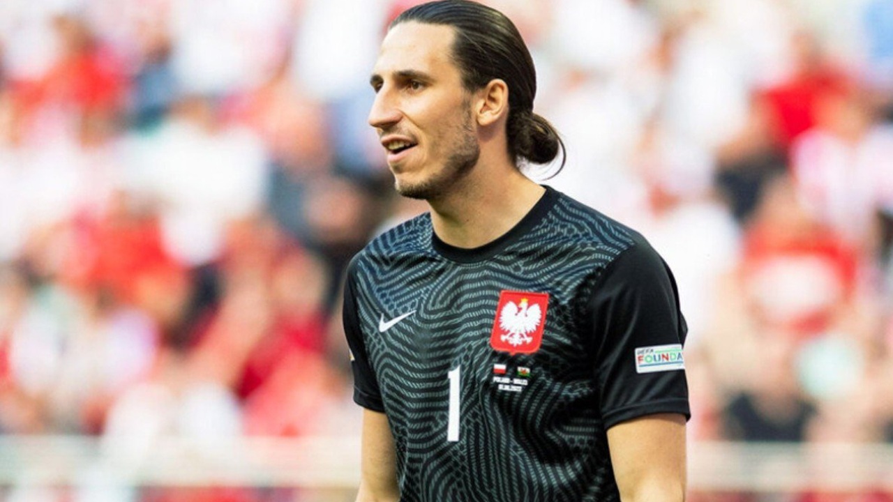 Kamil Grabara Tiba di Turin untuk Laksanakan Tes Medis Bersama Juventus