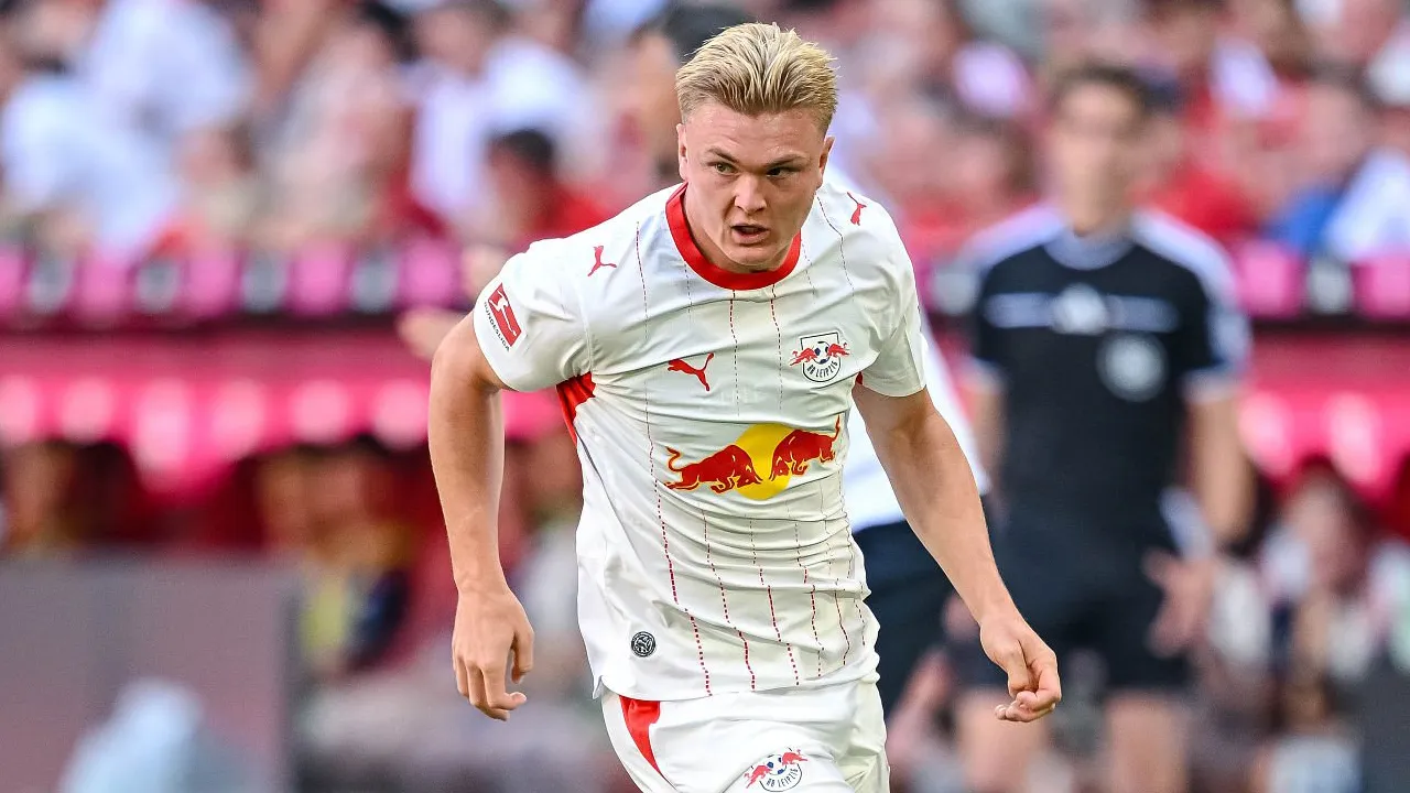 Leeds Bidik Conrad Harder untuk Tambah Amunisi di Lini Depan