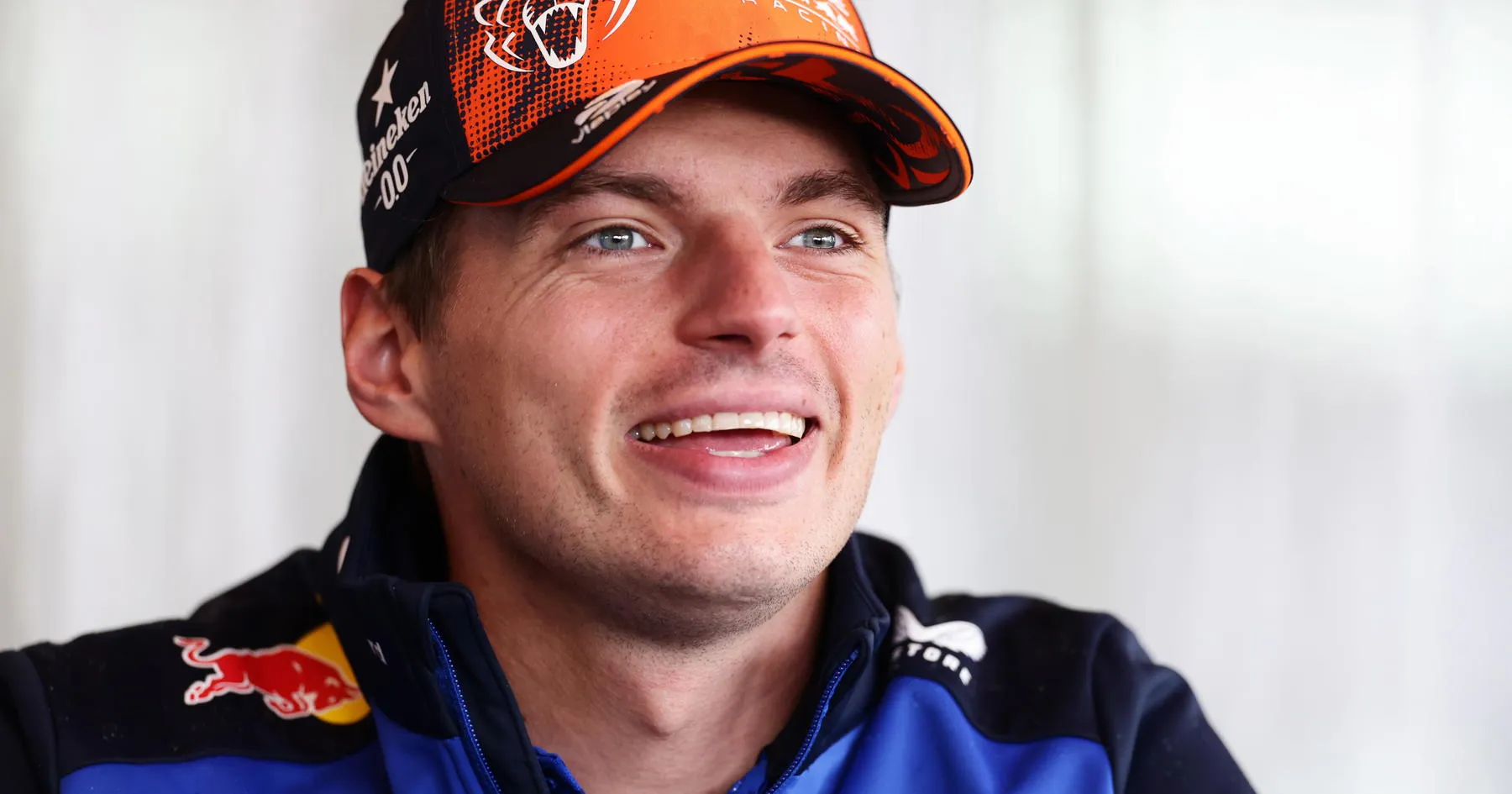 Mayoritas Fans F1 Dukung Kontrak Baru Verstappen di Red Bull - sumber: (racingnews365)