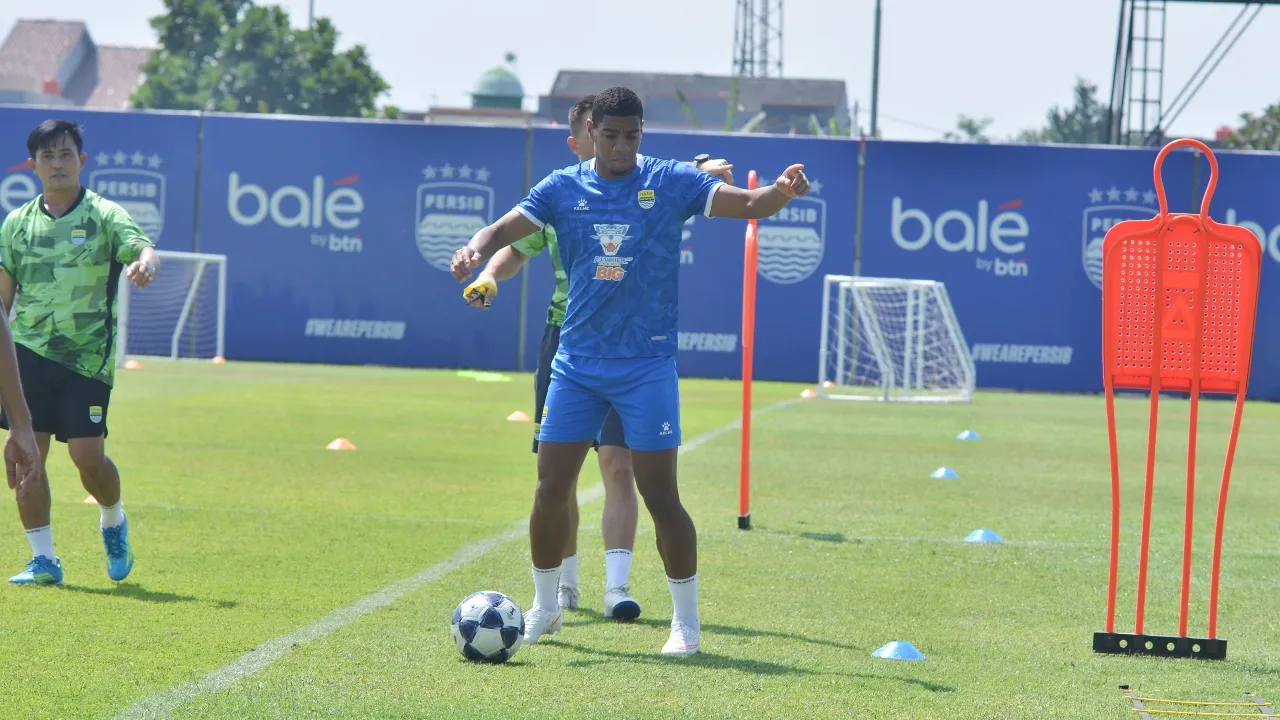 Penyerang Persib, Uilliam Barros