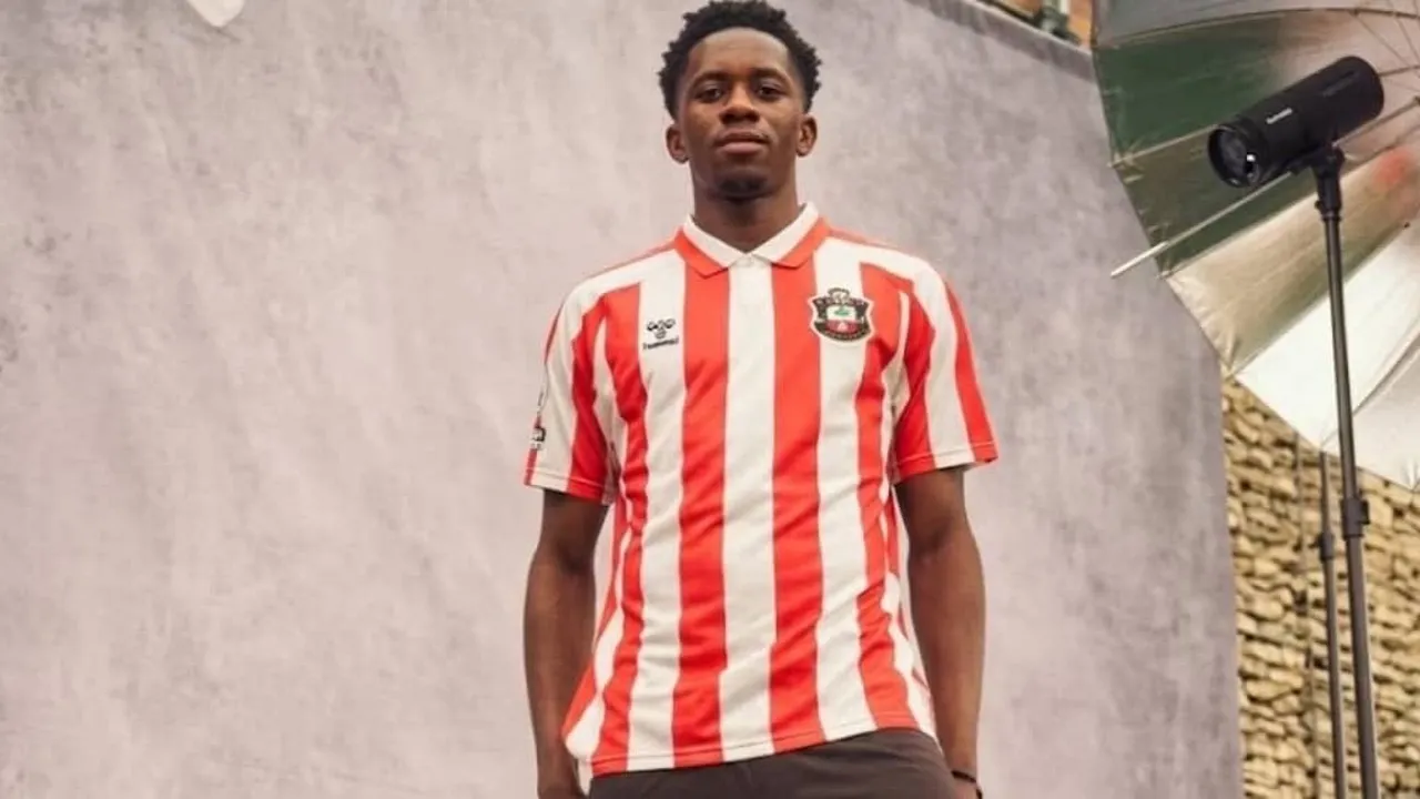 Sunderland Resmi Rekrut Jules Ahoka dari Royal Antwerp