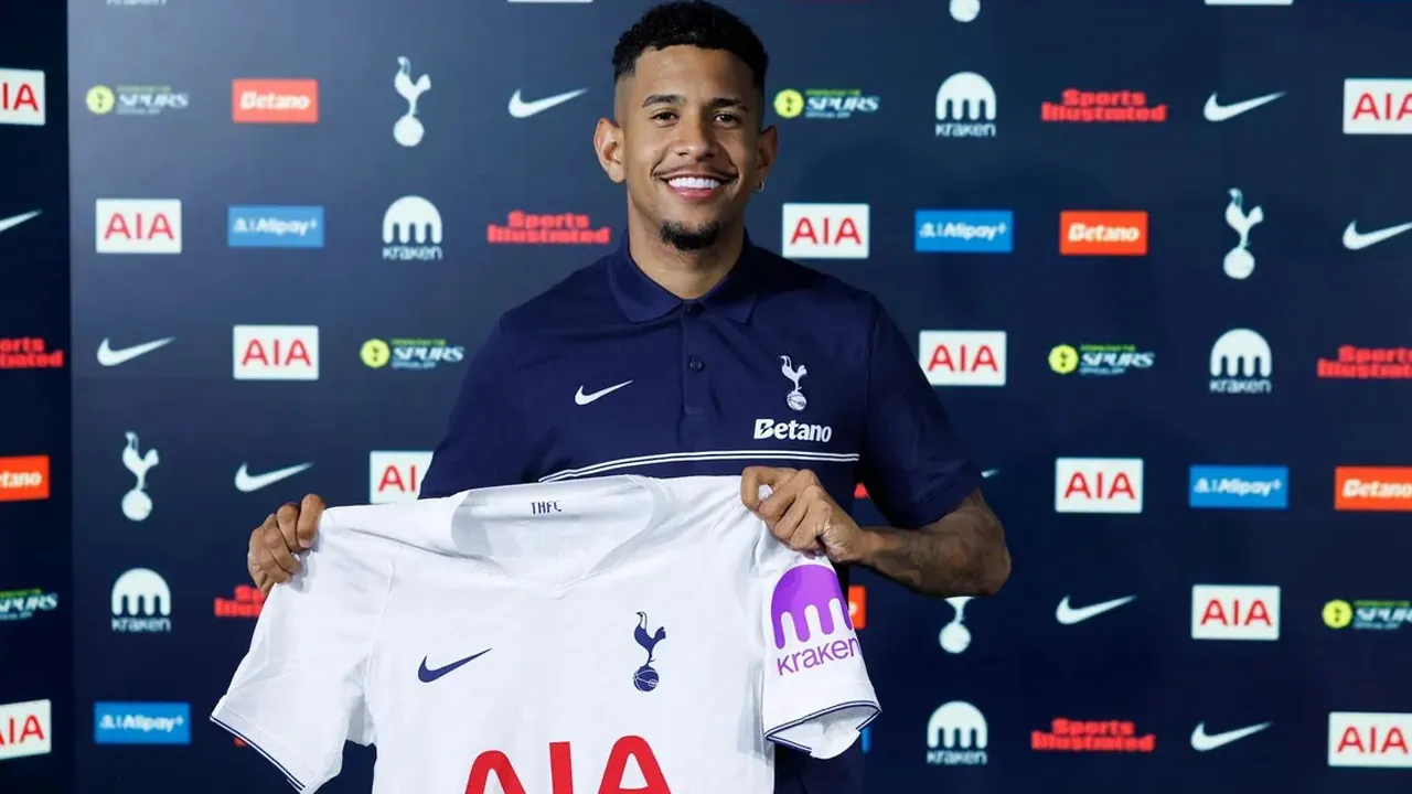 Tottenham Resmi Datangkan Savinho dari Manchester City