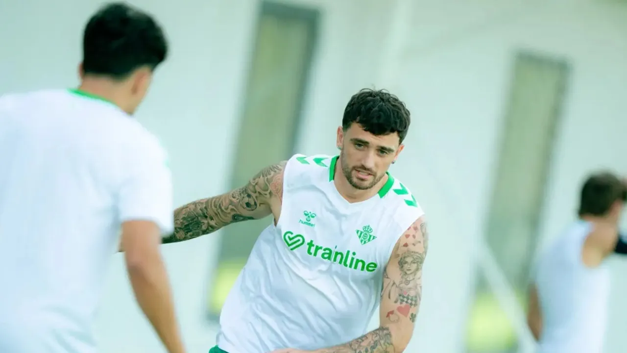 Troy Parrott Masuk Skuad Real Betis Melawan Valencia