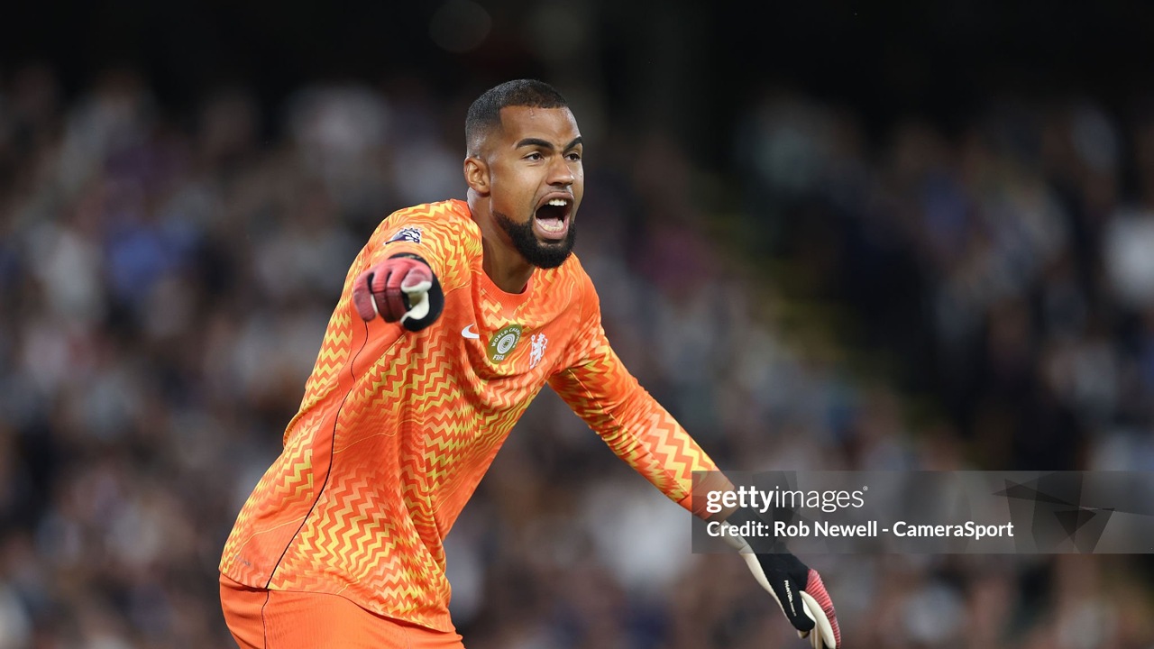 Alan Smith Desak Chelsea Ganti Robert Sanchez, Ada Masalah Besar