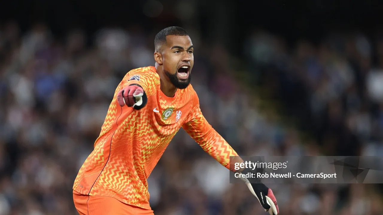 Alan Smith Desak Chelsea Ganti Robert Sanchez, Ada Masalah Besar
