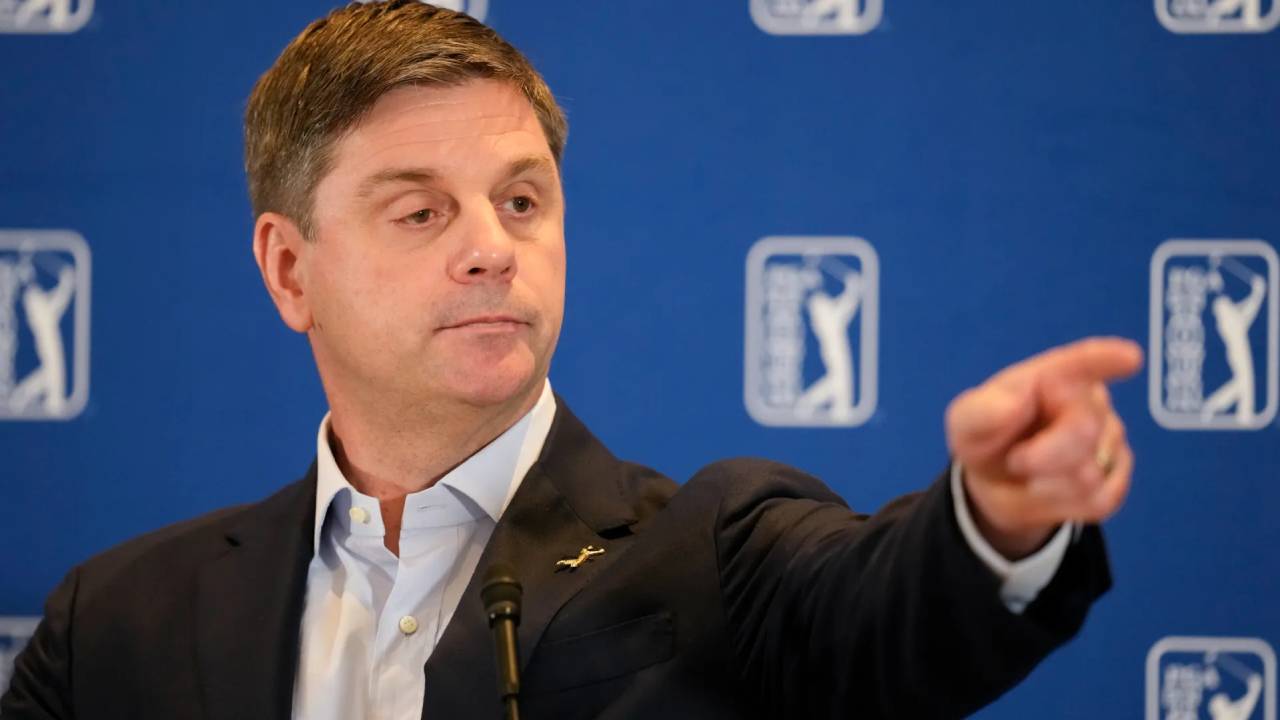 Brian Rolapp Ungkap PGA Tour Belum Siapkan Jalur Kepulangan Pegolf LIV Golf
