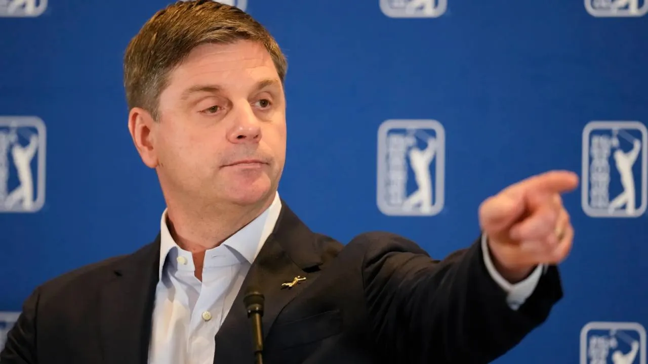 Brian Rolapp Ungkap PGA Tour Belum Siapkan Jalur Kepulangan Pegolf LIV Golf