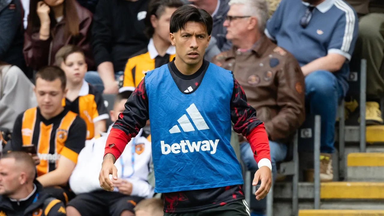 Buka Opsi Lepas Lisandro Martinez Musim Panas Tahun Depan