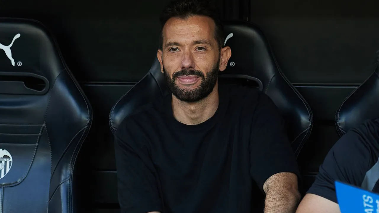 Carlos Corberan Pahami Kritikan Fans Setelah Valencia Tumbang di Mestalla