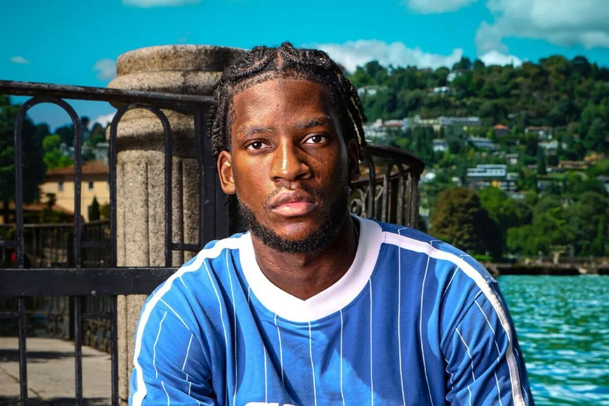 Como Resmi Rekrut Bek Kambwala dari Villarreal - sumber: (footballitalia)
