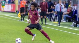 Fonseca Tegaskan Lyon Tak Gentar Meski Fofana Diminati Roma