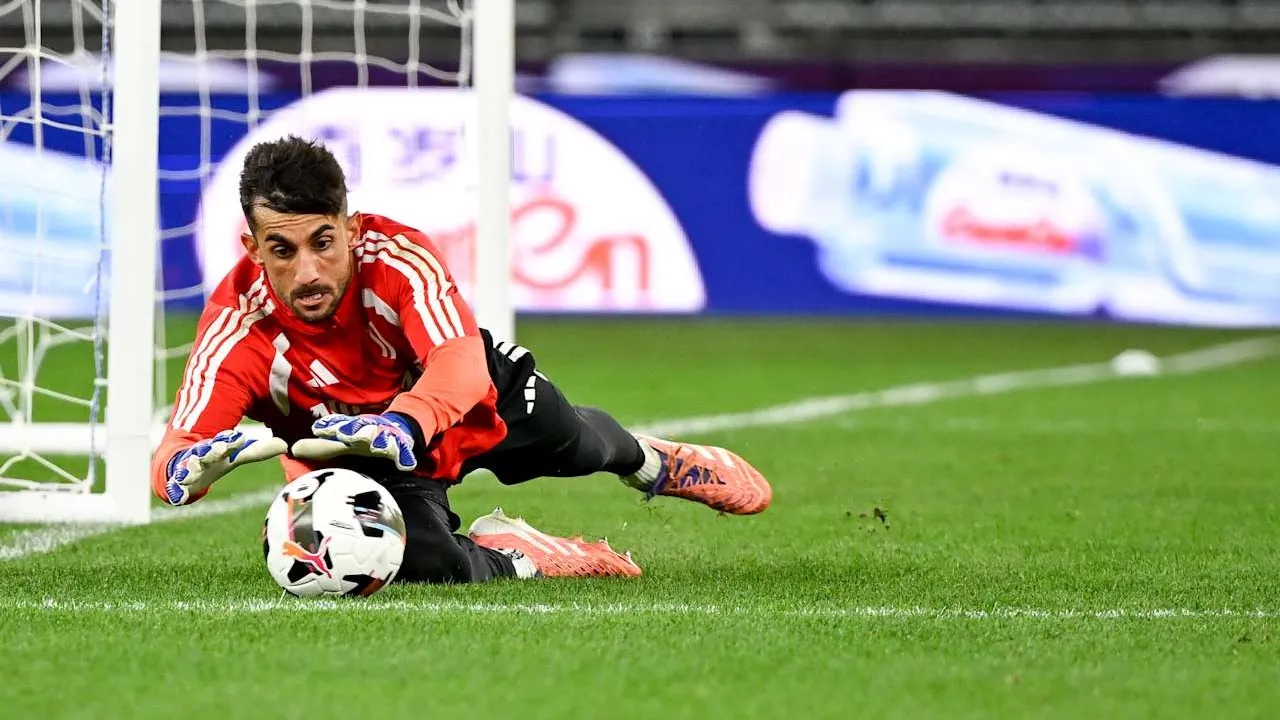 Mattia Perin Resmi Gabung Palermo dari Juventus, Begini Detailnya