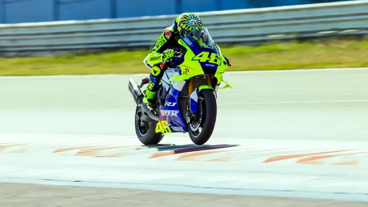 Valentino Rossi Masih Kompetitif, Cuma Terpaut 2,8 Detik dari Bezzecchi