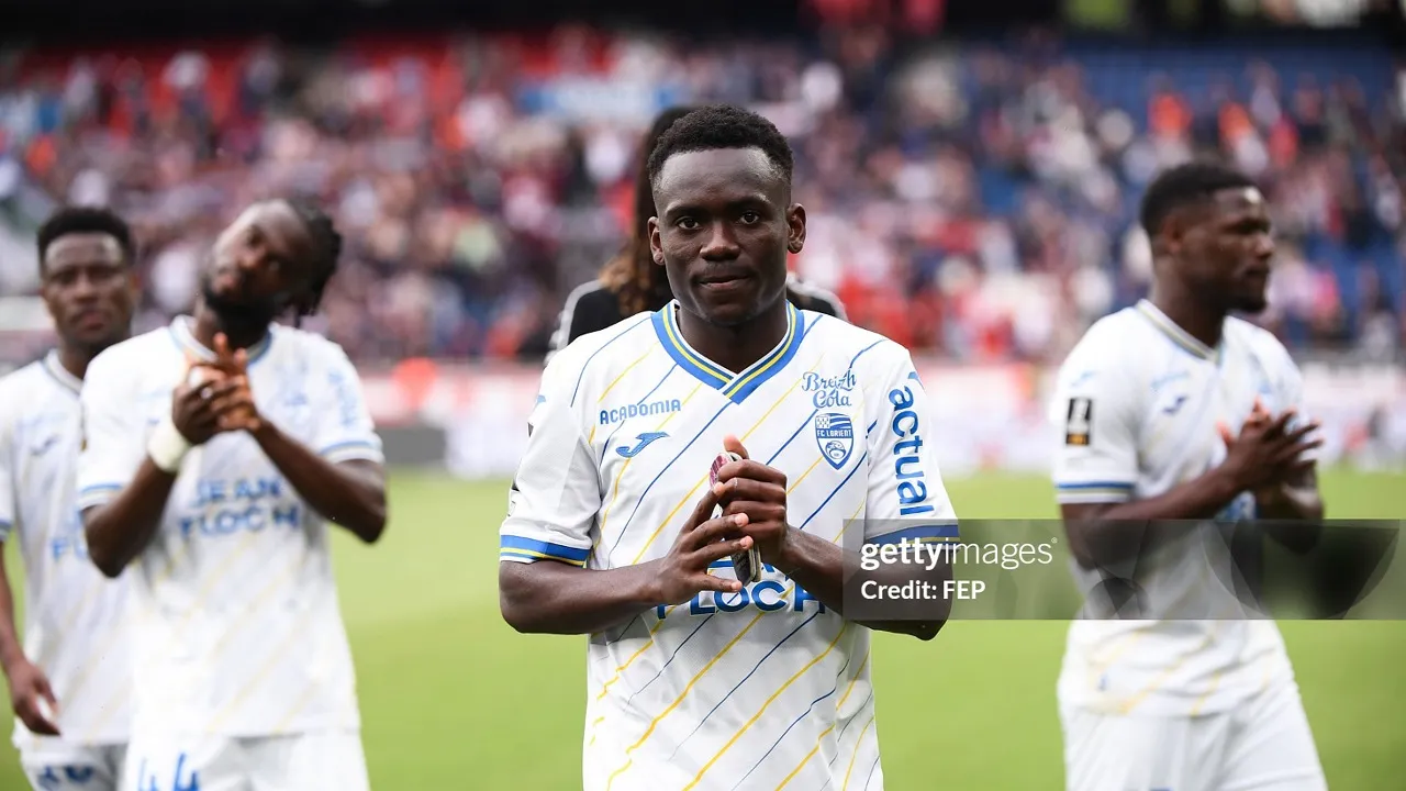 Arthur Avom diburu Sunderland, Leeds United, Everton, dan Crystal Palace