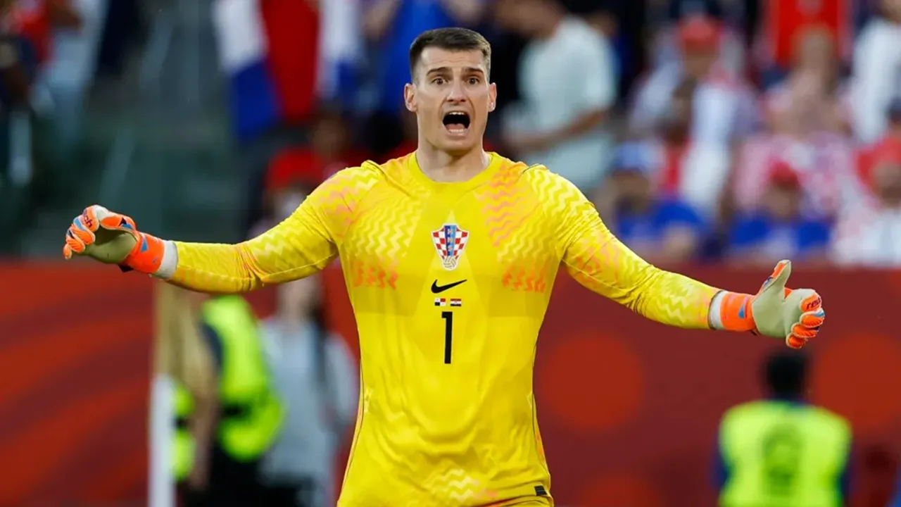 Barcelona Konfirmasi Perekrutan Dominik Livakovic dari Fenerbahce