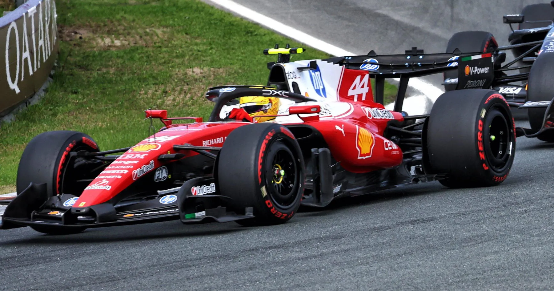 Ferrari Didorong Dukung Hamilton Demi Peluang Juara F1 - sumber: (racingnews365)
