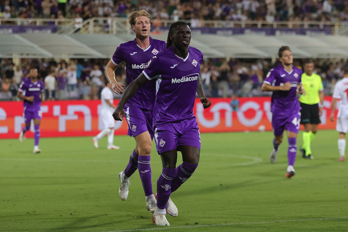 Fiorentina dan Como Fokus Negosiasi Bonus Transfer €40 Juta Kean