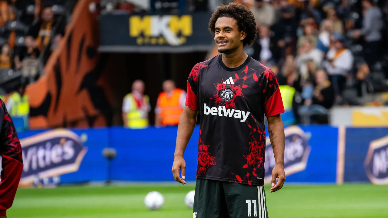 Joshua Zirkzee Prioritaskan Kepindahan ke Juventus daripada Aston Villa