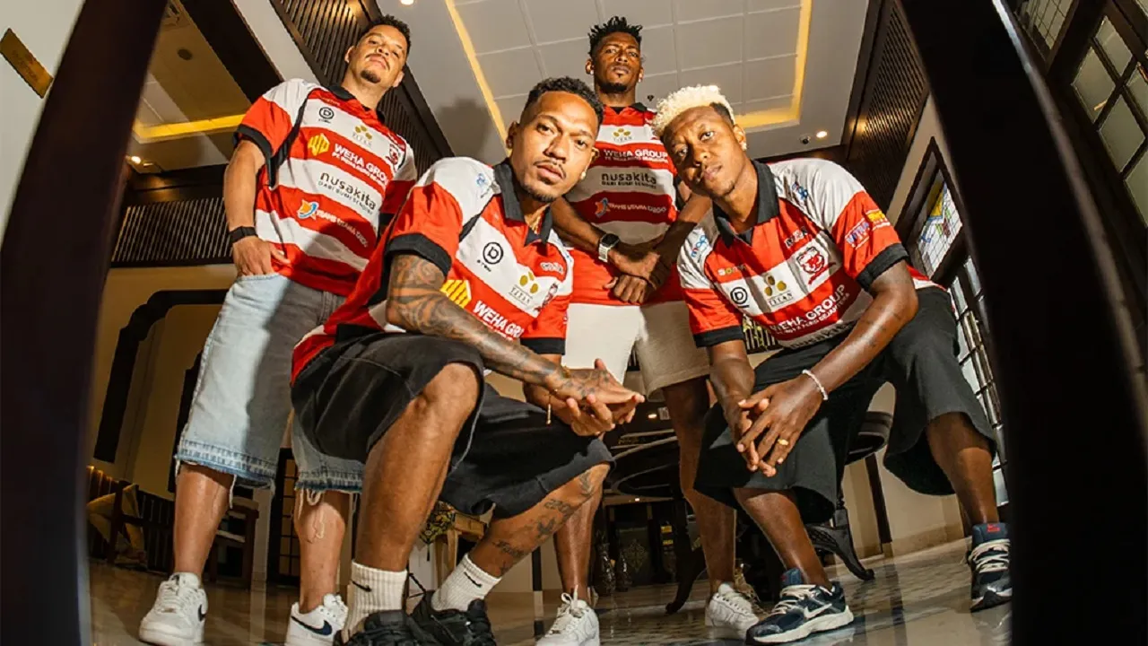 Jersey kandang Madura United untuk musim baru
