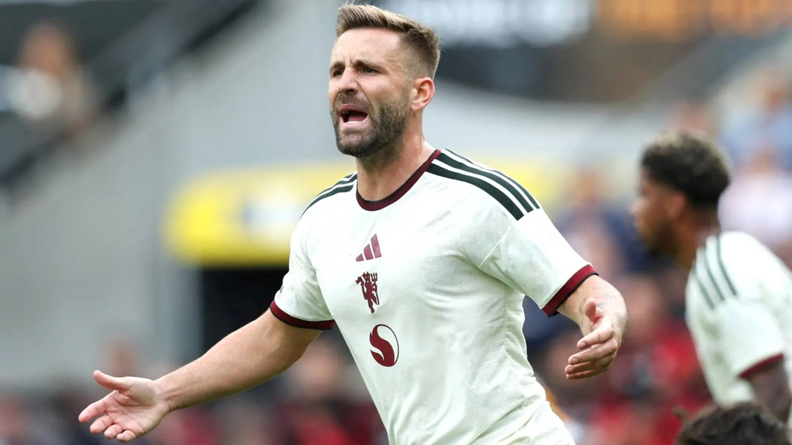 Manchester United Sudah Temukan Pengganti Ideal Luke Shaw di Era Carrick - sumber: (givemesport)