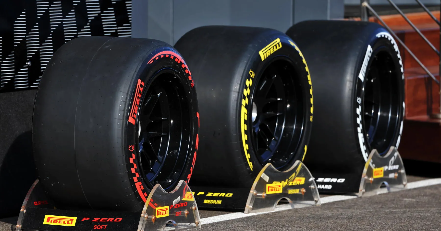 Pirelli Pilih Kompon C2, C3, dan C4 untuk Kembali ke F1 Malaysia - sumber: (racingnews365)