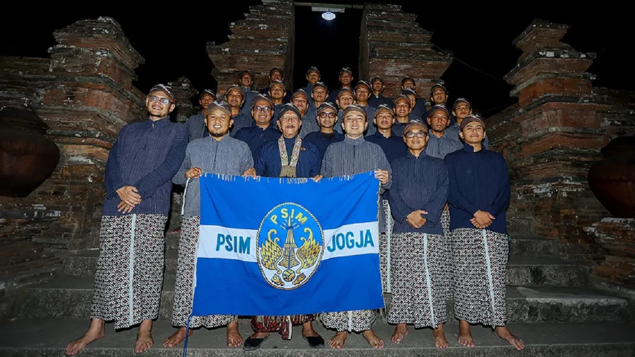 Skuat PSIM Jogja ziarah ke makam raja-raja