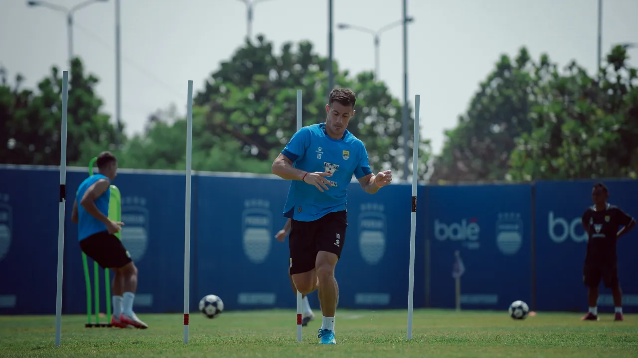 Winger Persib, Mariano Peralta